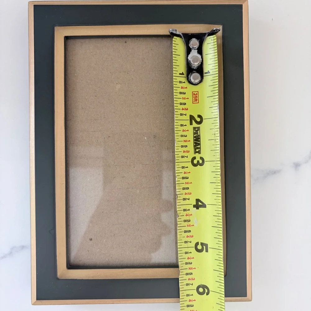 Dark green and tan 4x6 Photo Frame Wood Grain Border Tabletop Wall Mount Decor